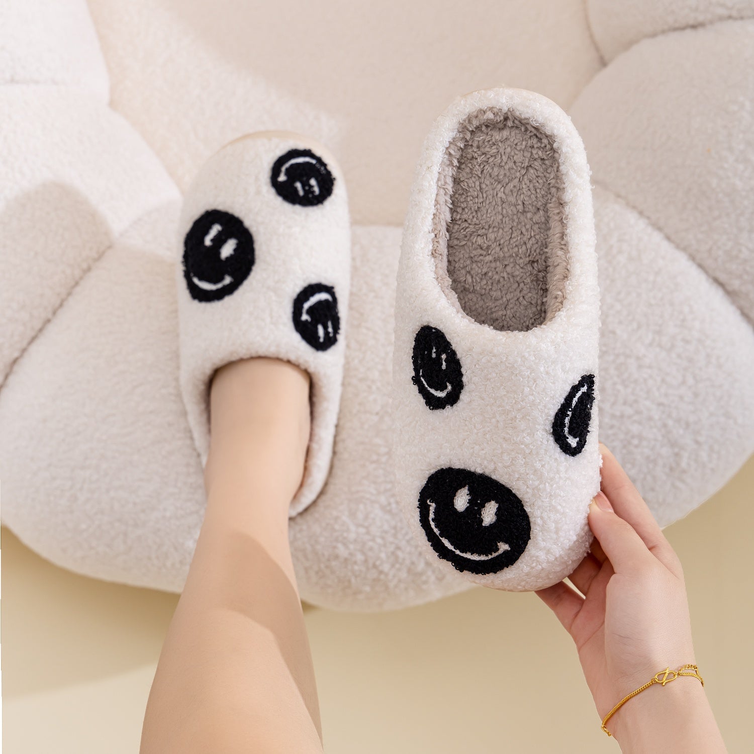 Melody Smiley Face Slippers  Trendsi BLACK SMILE MIX S 