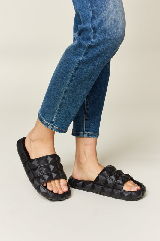 WILD DIVA Pyramid Stud Toe Band Footbed Sandals  Trendsi Black 6 