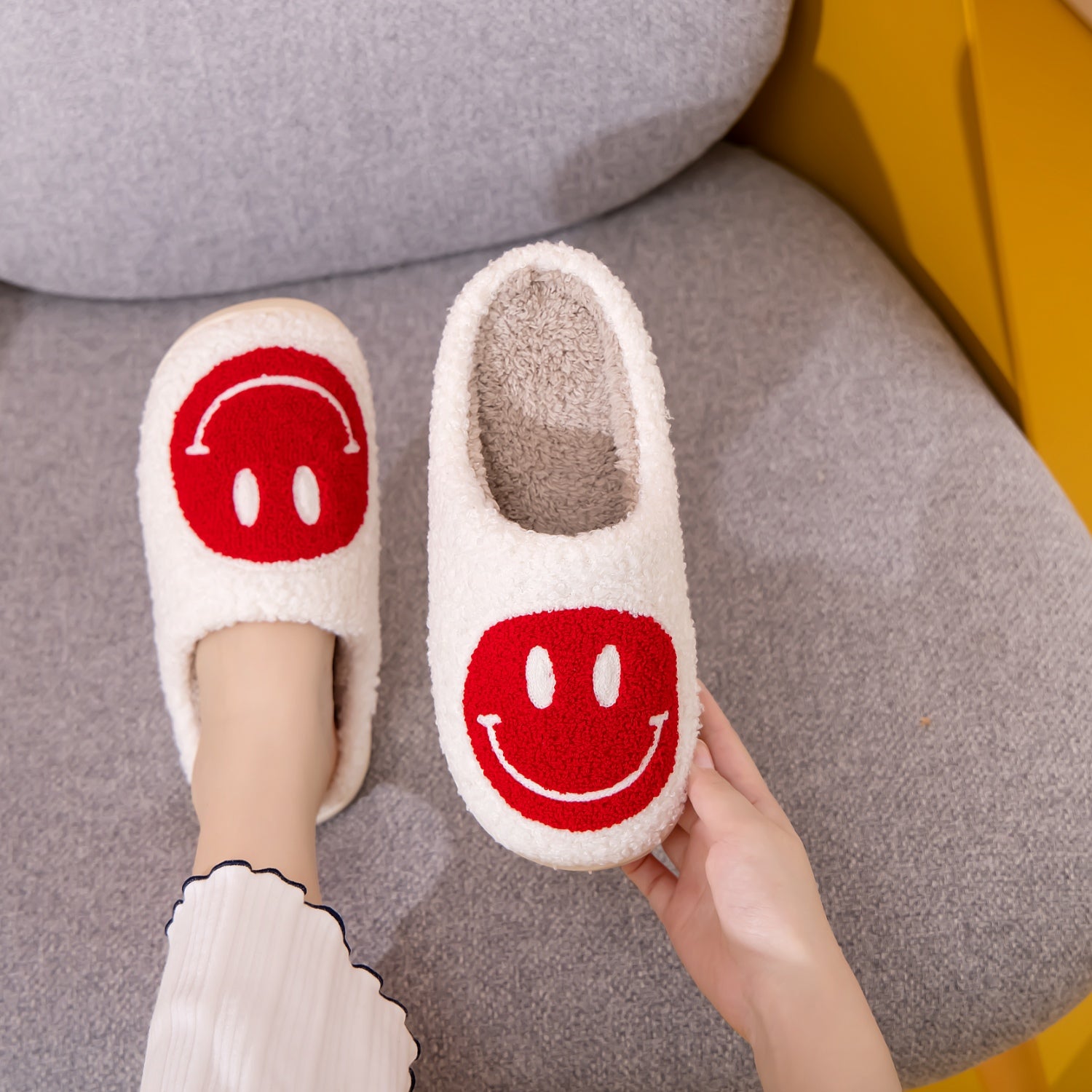 Melody Smiley Face Cozy Slippers  Trendsi WHITE/RED S 