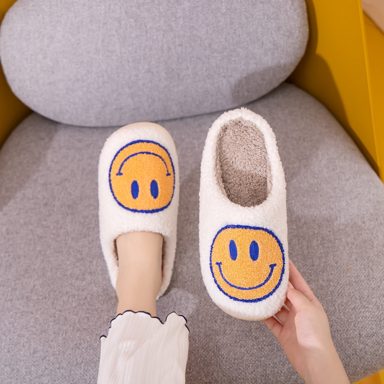 Melody Smiley Face Slippers  Trendsi WHITE/YELLOW/BLUE S 