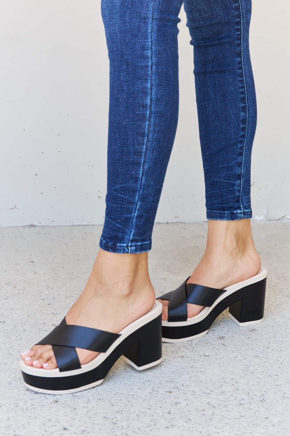 Weeboo Cherish The Moments Contrast Platform Sandals in Black  Trendsi   