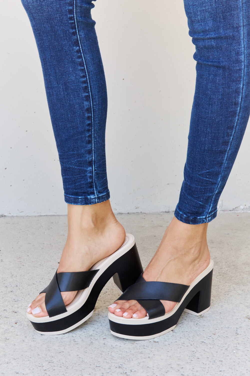 Weeboo Cherish The Moments Contrast Platform Sandals in Black  Trendsi   